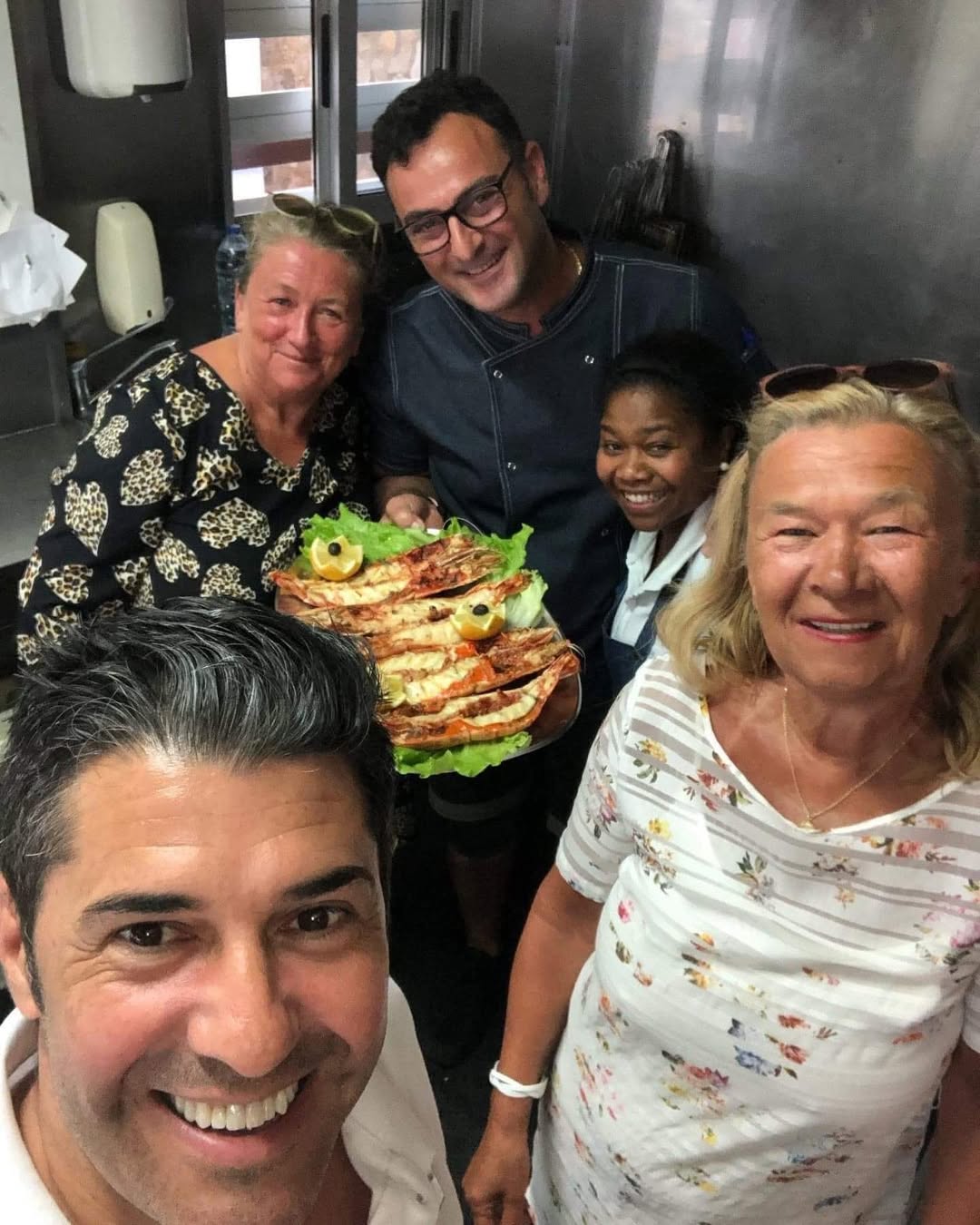 Amigos no restaurante